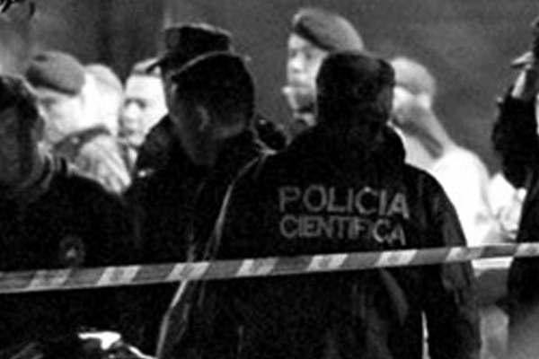 Amenazado dormiacutea con un facoacuten pero irrumpieron falsos policiacuteas y lo ejecutaron