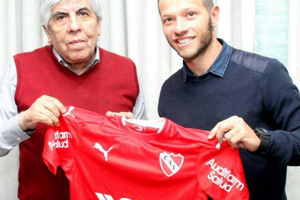 Nicolaacutes Domingo el tercer refuerzo