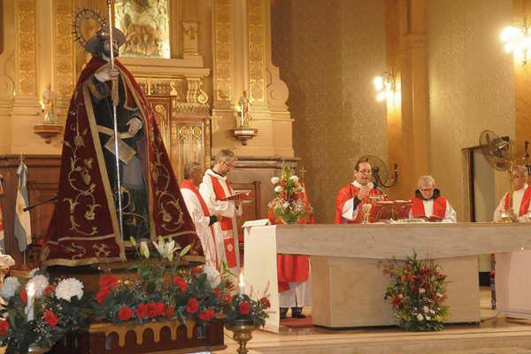 En la Catedral Basiacutelica honraraacuten a Santiago Apoacutestol en su festividad 