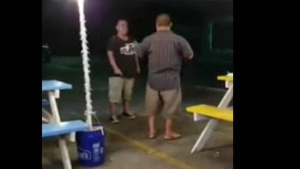 Insultoacute a unos mexicanos y terminoacute llorando