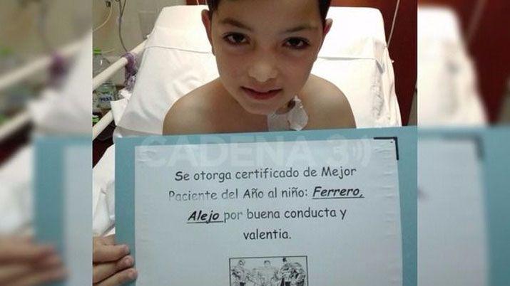 Un nene de 8 antildeos donoacute su meacutedula oacutesea para salvarle la vida a su padre