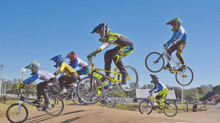 Multitudinaria fiesta del bicicross se vivioacute con la realizacioacuten del petit torneo provincial en la pista La Catedral