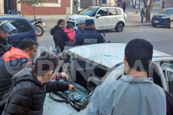 Destrozaron el automoacutevil del aacuterbitro Emilio Maguna