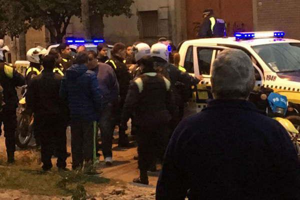 Una nintildea se ocultoacute de los ladrones y llamoacute a la Policiacutea