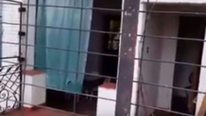 VIDEO Grabaron a una maestra maltratando a un nene de 4 antildeos