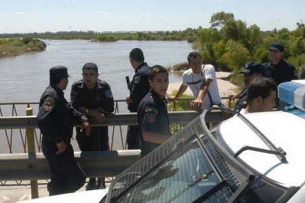 King Kong trepoacute los techos de la Comisariacutea y se dio a la fuga