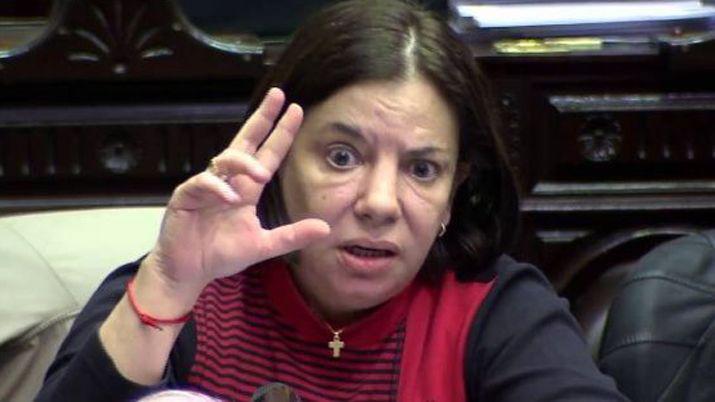 Video- el papeloacuten de la diputada Sandra Mendoza en plena sesioacuten