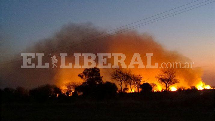 Quimiliacute- los incendios forestales no dan tregua a los bomberos