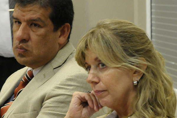 Excluyen del hogar a un sujeto acusado por su hija de abusarla tras viajar su madre