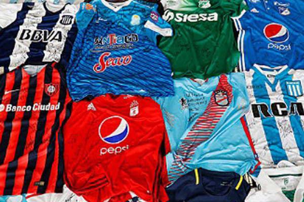 Aporte santiaguentildeo para viudas de la tragedia