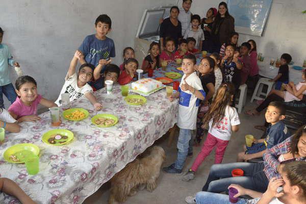 Mi aacutengel guardiaacuten el refugio en el que los nintildeos aprenden valores