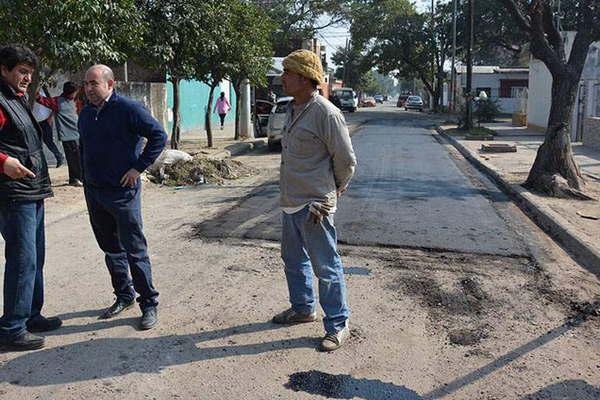 El plan de mejoramiento de calles que lleva adelante la comuna llegoacute al barrio Meneacutendez
