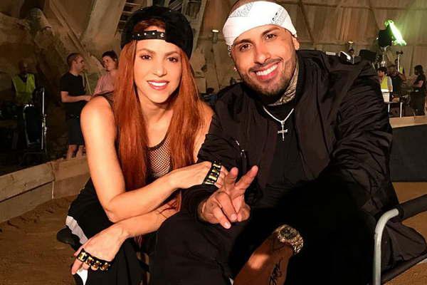 Shakira se animoacute al pelo colorado para Perro fiel