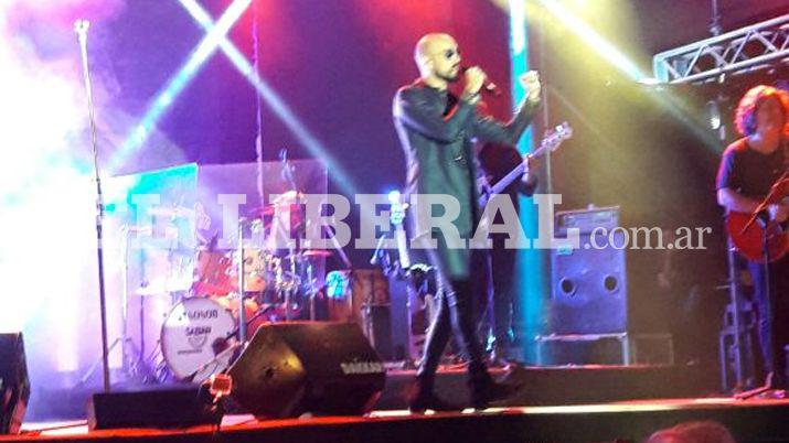 Abel Pintos hizo vibrar a los santiaguentildeos con un show uacutenico