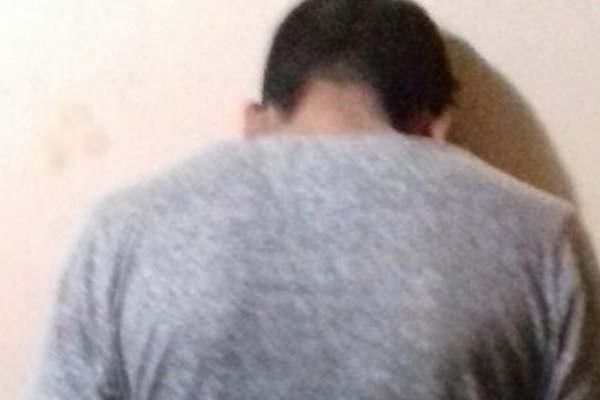 Entroacute a robar golpeoacute a la duentildea de casa y los vecinos casi lo lincharon