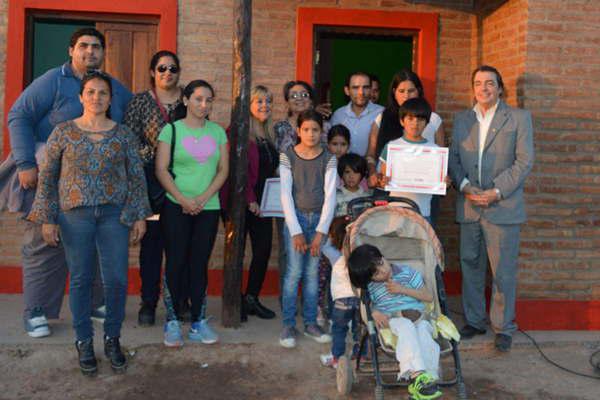 Maacutes familias recibieron viviendas sociales en el departamento Taboada 