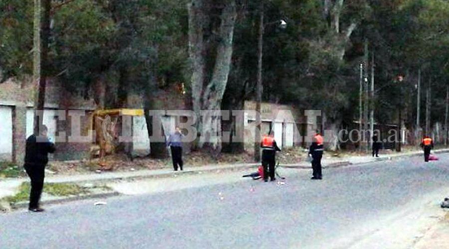 Choque entre un auto y un ciclista se cobroacute una vida