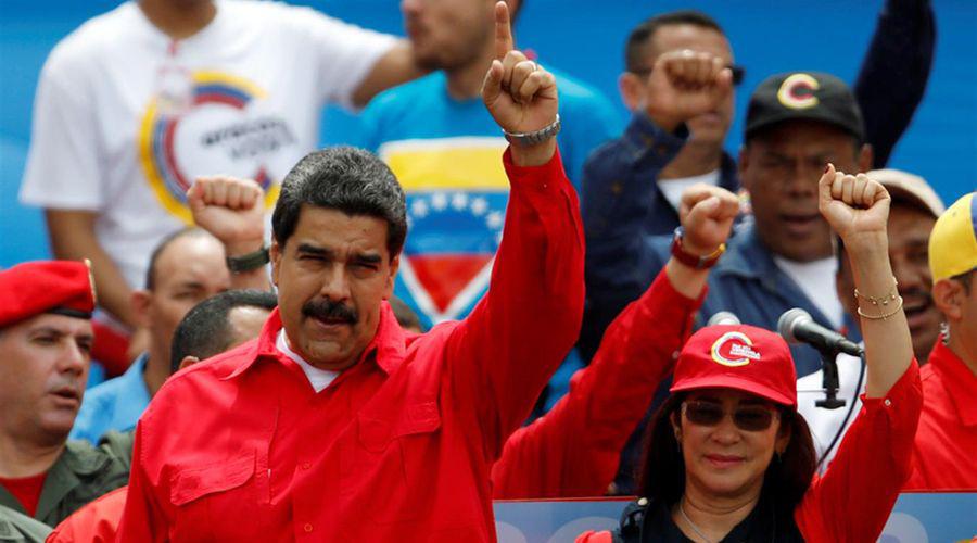 Nicolaacutes Maduro- En Venezuela mandamos los venezolanos