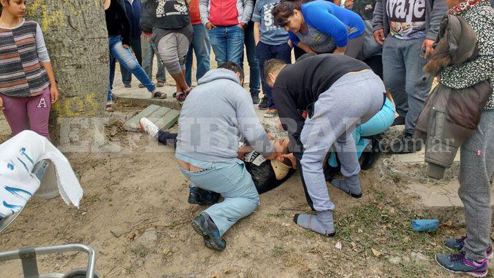 Menor sufrioacute graves lesiones en choque de auto y moto