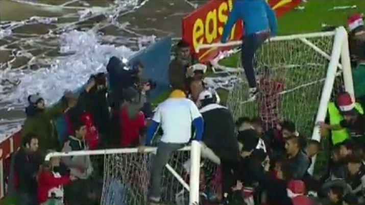 VIDEO  El festejo por el ascenso de Chacarita casi termina en tragedia