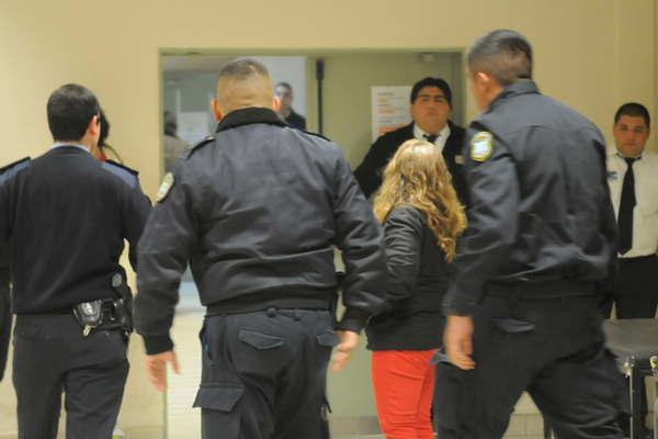 Atacoacute con un machete  a su compantildeero de  copas y a la concubina