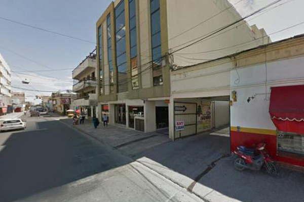 Intentoacute suicidarse arrojaacutendose al vaciacuteo