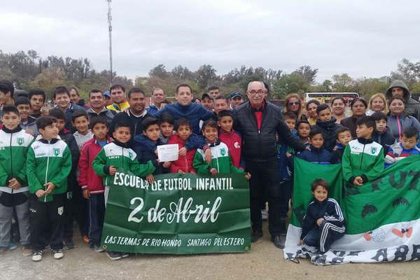 La provincia entregoacute diversos elementos en Las Termas de Riacuteo Hondo