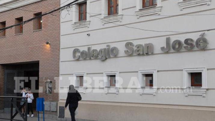 Suspenden las clases en el Colegio San Joseacute por la muerte de una docente