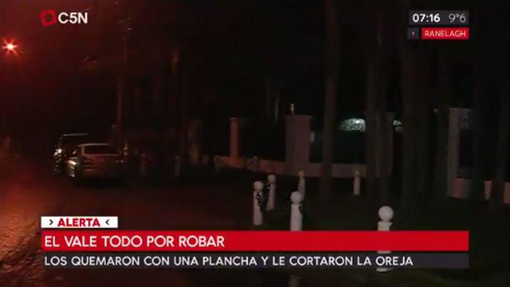 Ladrones quemaron con una plancha a una familia porque no teniacutea dinero