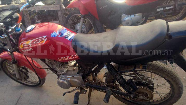 Roboacute una motocicleta y la ocultoacute en la casa de una amiga