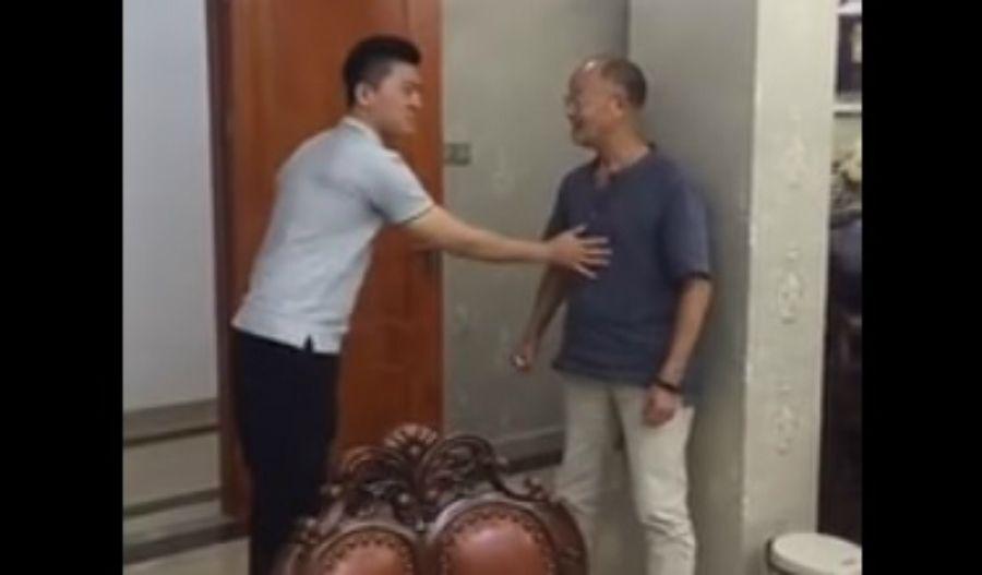 Increiacuteble- Un experto de artes marciales resiste a cualquier golpe