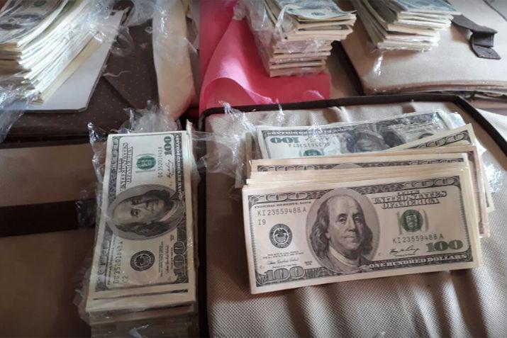 Los fajos de dólares falsos fueron descubiertos por Gendarmería Nacional