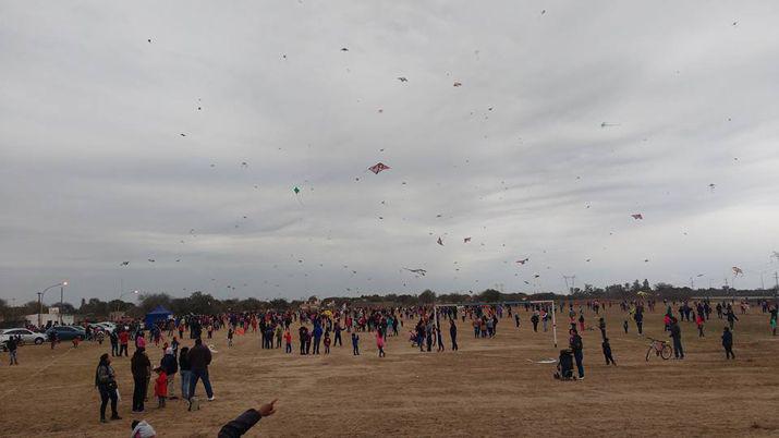 El cielo de San Pedro se adornoacute con cientos de barriletes