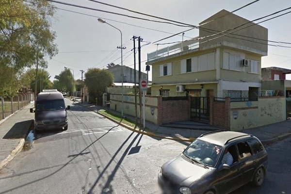 Asesinaron a balazos a dos joacutevenes e investigan una posible venganza