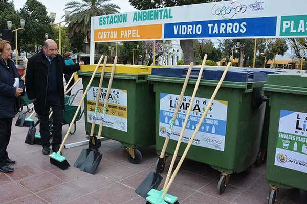 Lanzaron una nueva etapa de la campantildea de cuidado ambiental La Banda limpia es maacutes linda 