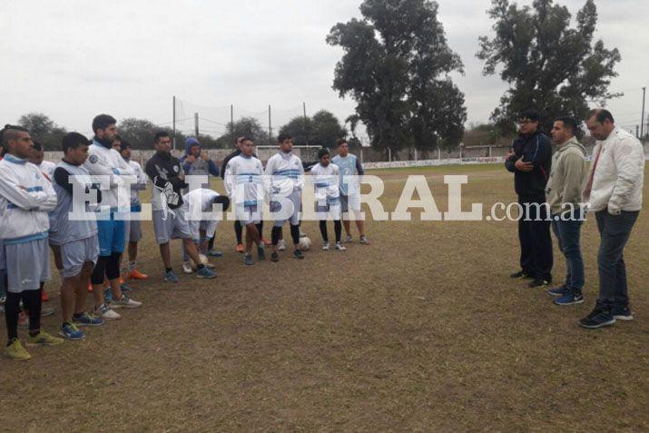 Kalujerovich fue presentado este martes ante el plantel de Central Argentino