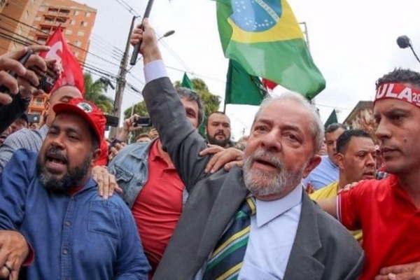 Lula haraacute una larga caravana para iniciar su campantildea presidencial