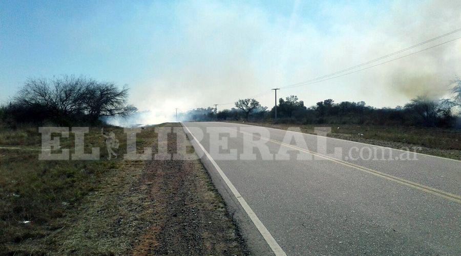 Quema de pastizales complica el traacutensito sobre la Ruta Provincial 93