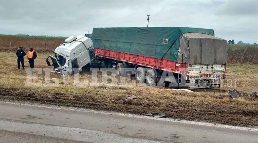 Dos camioneros se salvaron de milagro sobre Ruta 34