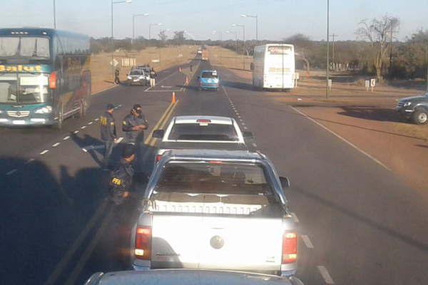 Apresan a un hombre que transportaba marihuana en un remiacutes