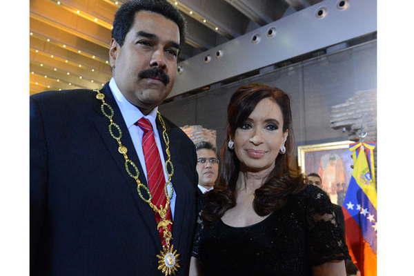 Piden al gobierno cancelar distincioacuten  otorgada a Maduro