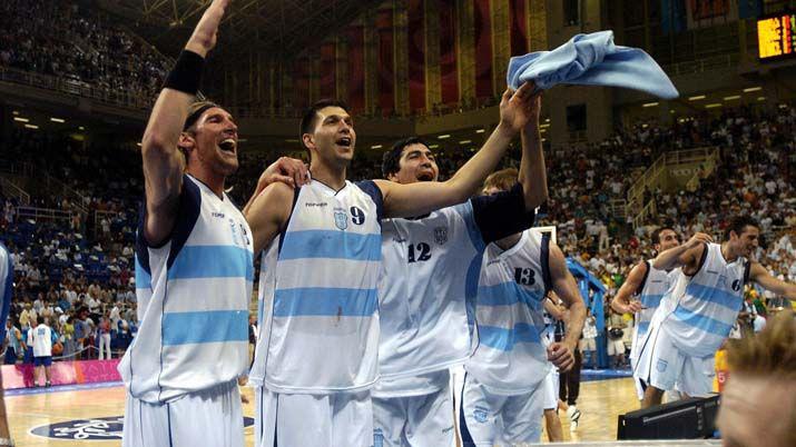 Un integrante de la Generación Dorada a las piñas