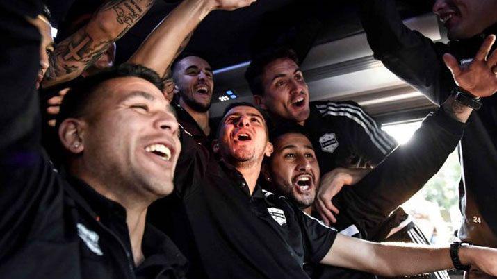 Asiacute festejoacute el plantel de Riestra el ansiado ascenso