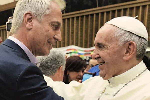 Marley viajoacute a Roma y le contoacute al papa Francisco que pronto seraacute padre soltero