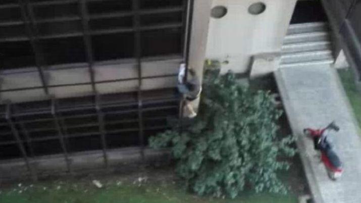 Un preso se fugoacute de Tribunales usando sus pantalones