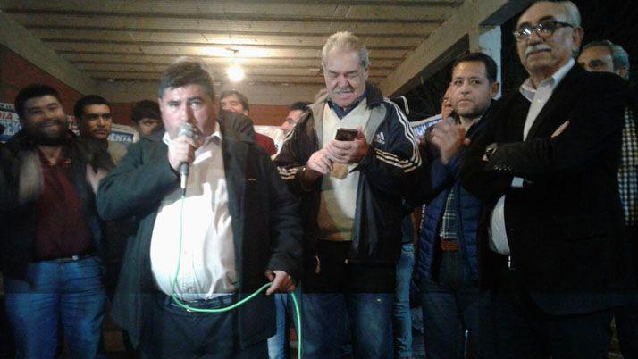 Entregan indumentaria deportiva a equipos del interior de Río Hondo