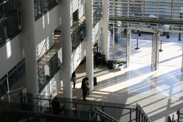 Seguiraacute preso un menor con brote psicoacutetico que atacoacute a un remisero