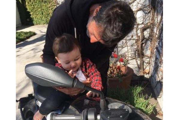 Nicolaacutes Repetto disfruta de su nieto  