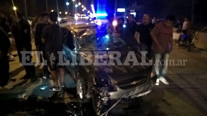 Conduciacutea ebrio y terminoacute volcando sobre avenida Lugones