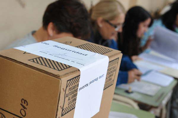 Habilitan nuevos establecimientos para votar en Santiago